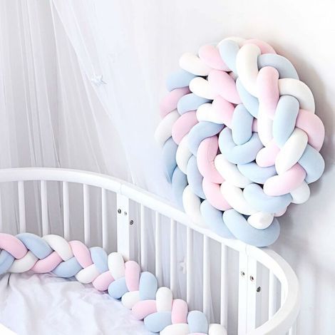 Tour de lit tressé doux 3M avec 3 cordons d'attache pour la sécurité de votre bébé, disponible en rose, blanc et bleu- (1/5)