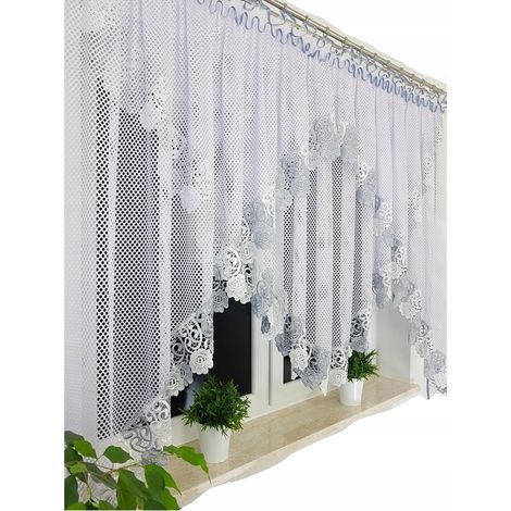 Cortina confeccionada en marquesina con círculos y encaje guipur decorativo. (1/5)