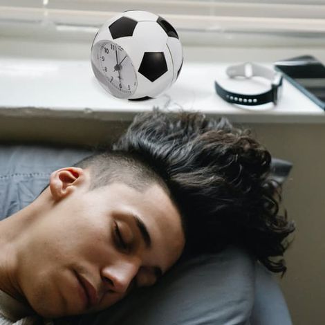 Réveil de table Wakauto en forme de ballon de football, silencieux, avec éclairage LED, 12 cm, décoration ballon pour chambre d'enfant, bureau, sonnette, cadeau (1/5)