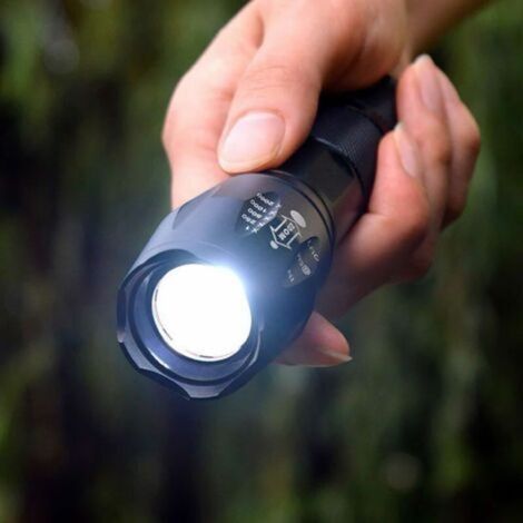 Lampe torche militaire (1/5)