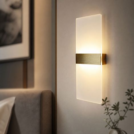 Aplique de pared LED de 10 W en aluminio y acrílico, diseño sencillo, acabado en oro cepillado, iluminación de 3 colores, ideal para dormitorio y pasillo, 40 x 15 cm. (1/4)