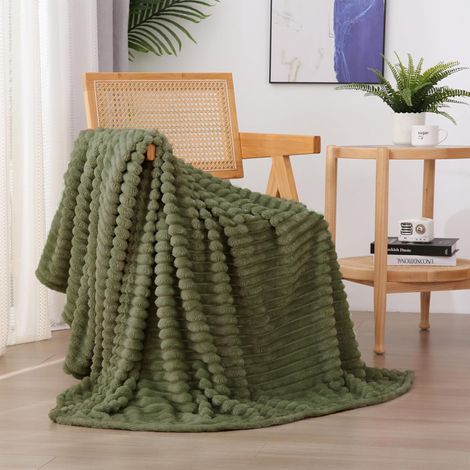 Plaid en polaire verte 152 x 203 cm pour canapé/lit, couverture en flanelle microfibre ultra douce et confortable à rayures, légère pour adultes, femmes et filles (1/5)