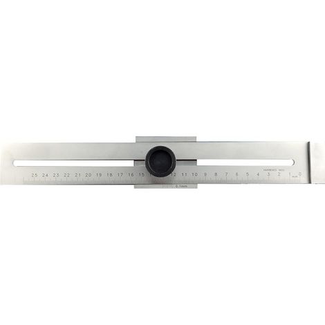 Règle à tracer chromée mate, graduée au laser en millimètres, bord de traçage trempé, dimensions : 250 mm. Nom : Règle de mesure en acier inoxydable. (1/5)