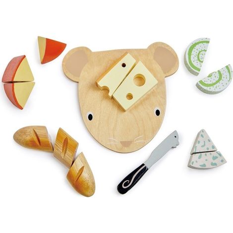 planche à découper en bois avec fromages