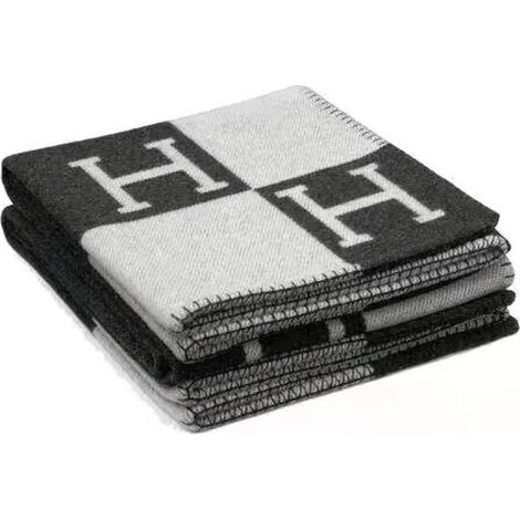 Plaid en laine avec lettres H, couverture chaude, plaid doux pour canapé, jeté de canapé pour le salon, le camping, les activités de plein air ou les voyages en voiture (Dimensions : 130 cm x 180 cm) (1/5)