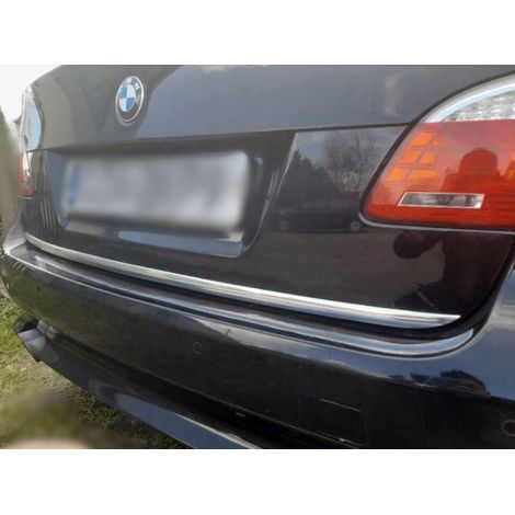 BMW Serie 5 E61 Estate Touring con embellecedores cromados y solapa de tuning (1/5)