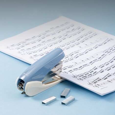 Agrafeuse économique avec agrafes n° 10 pour un agrafage facile au bureau. Petite agrafeuse portable pour étudiants – couleurs aléatoires. (1/5)