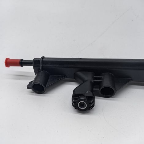 La référence 9655833580 est compatible avec les injecteurs des Peugeot 207, Citroën DS3 et DS4. La rampe d'injection haute pression (référence 198552) stocke le carburant et le distribue à chaque inje (1/4)