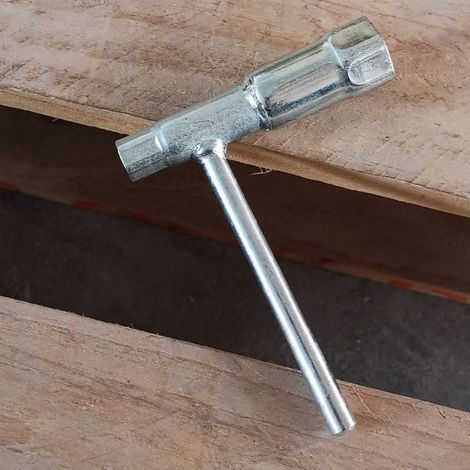 Clé à bougie Copco TT avec câble Atlas. Cette clé à bougie est spécialement conçue pour les bougies d'allumage et est équipée d'un câble. (1/3)
