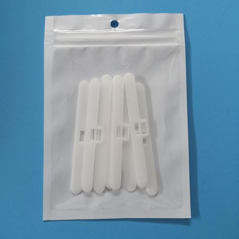 Vertikaljalousien und Venezianische Jalousien sind leicht zu beschädigende Accessoires. 89 mm breite Kunststoff-Vorhanglamellen mit Doppelhaken, 10 Lamellen pro Set. (1/5)