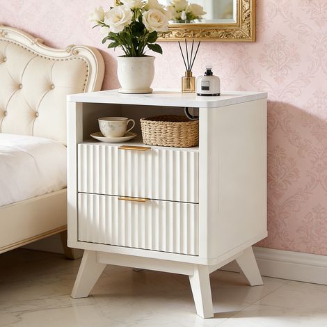 Table de chevet bois Moderne 18" Style Fluté avec Station de Charge, Meuble d'Appoint à 2 Tiroirs & Plateau Faux Marbre, Profil Courbé pour Chambre & Salon - Panneau de Particules Solid White (1/5)