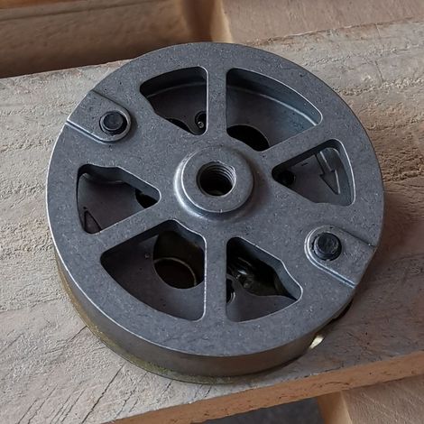 Die Kupplungen FS120 FS200 FS250 FS400 FS450 FS480 sind Fliehkraftkupplungen, die für Stilt-Freischneider geeignet sind. (1/4)