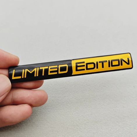 (1 pièce Noir Jaune) Emblème 3D en aluminium, édition limitée, autocollant pour voiture, compatible avec BMW, Audi, Honda, Opel, Toyota, Mazda et accessoires moto. (1/4)