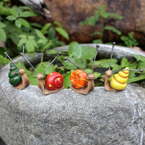 Snail Decorative Figures Set of 4 Snail Figurine Garden Decoration Statues Animal Figurine Garden Statue for Outdoor Resin Statue Farm Balcony Living Room Office (Snail (1/5)
