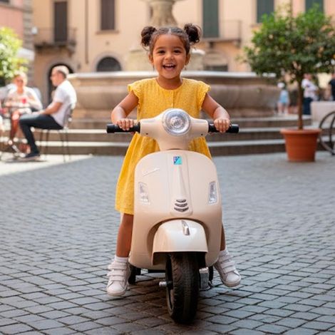 Moto Elettrica Per Bambini Mini Vespa GTS Piaggio 6V Scooter Con Licenza Ufficiale Sedile In Pelle E Schienale Luci E Suoni Realistici Batteria Ricaricabile E Caricatore 18-36 Mesi - Colore: Bianco (1/5)