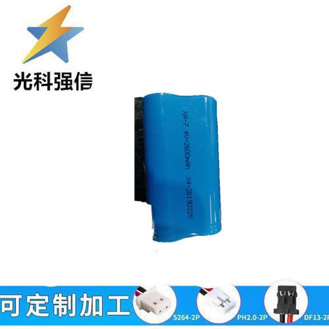 Zwei 12V 18650 Lithium-Akkupacks mit Schutzplatine, 7,4L Lithium-Batterien, je 2600mAh, sind nebeneinander angeordnet und wiederaufladbar.