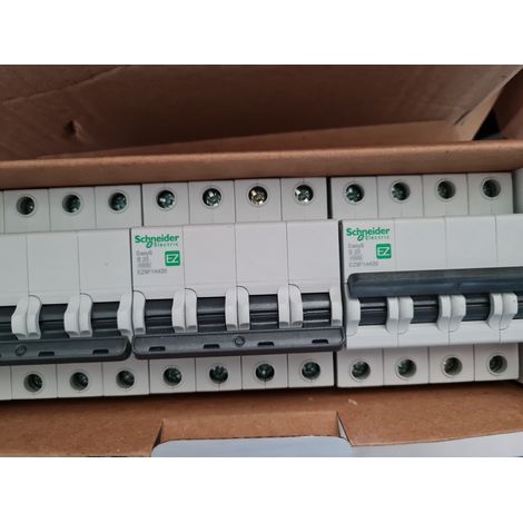 3 x EASY9 MCB 4P B 20A Schneider EZ9F14420 Disjoncteur