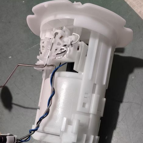 Carburant pump compatible with Nissan Maxima GLE/GXE 3.0L, references 25060-2Y900 and 25060-3Y500. (1/2)