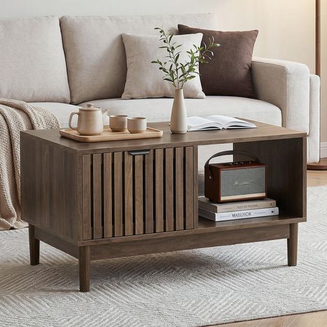 Feststehender Couchtisch im Mid-Century-Modern-Stil 80 cm – Wohnzimmertisch in Nussbaumoptik mit geriffelter Schublade und offenen Fächern, rechteckiger Sofatisch mit Massivholzbeinen
