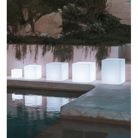 CUBY 20 cm Cube lumineuse décorative très résistante. Charge solaire et lumière LED RVB. Fabriqué en Espagne