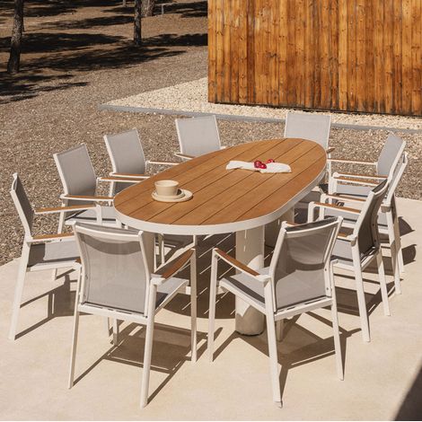 SKLUM Ovales Tischset Taneli, 260 x 110 cm, aus Aluminium und Teakholz, und 10 stapelbare Aluminium-Gartenstühle Elvira.              Teakholz                     