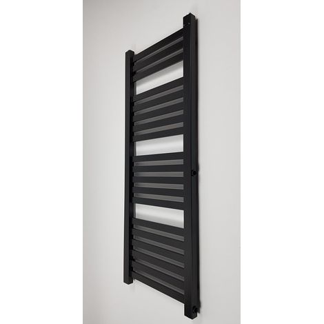 Stano. – Radiateur sèche-serviettes eau chaude 115 x 44 cm – Acier noir mat RAL 9005 – Tubes rectangulaires horizontaux – Puissance 307 W