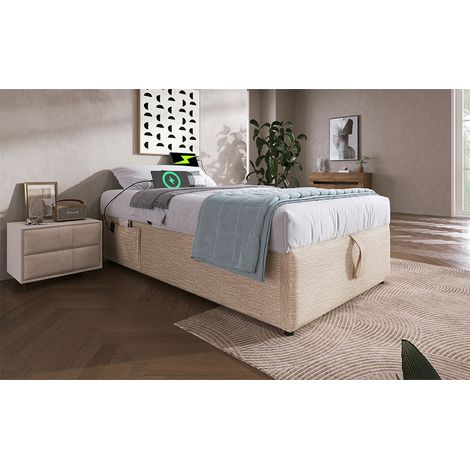 Lit individuel de 90×190 cm. Structure du lit composée de lattes. Matelas intégré à la structure du lit. Pas de tête de lit. Matériau : lin. Naturellement… (1/5)