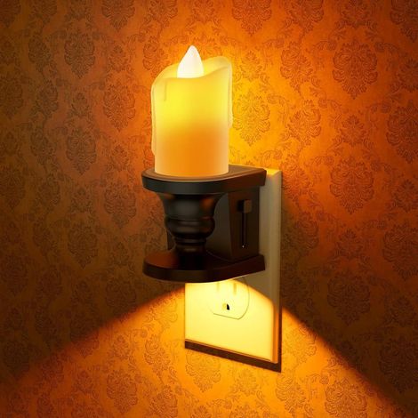 Veilleuse bougie sans flamme (lot de 1) à brancher sur prise murale, avec capteur de luminosité, intensité réglable (0-100 lm) et lumière ambrée 1800 K, idéale pour couloir et salle de bain.