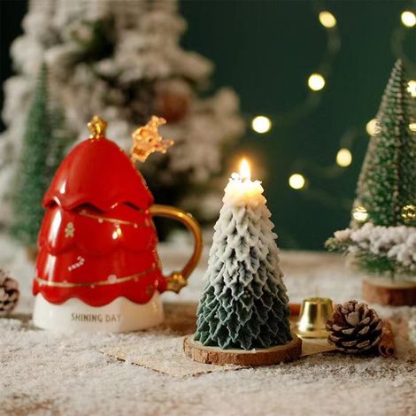 [Bougie parfumée] Bougie Artisanale Bougie de Noël en Forme Sapin avec Neige Version Vert ou Rouge Soy Wax 60g 4.5x4.5x10cm 1 Bougie (1/5)