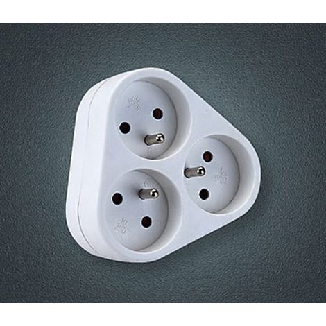 Répartiteur à 3 prises avec mise à la terre, triangulaire, 3x2P+Z, blanc