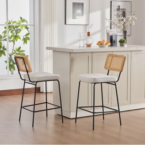 Set di 2 sgabelli da bar in ciniglia, schienale effetto rattan, gambe in metallo, bianco/nero (1/5)