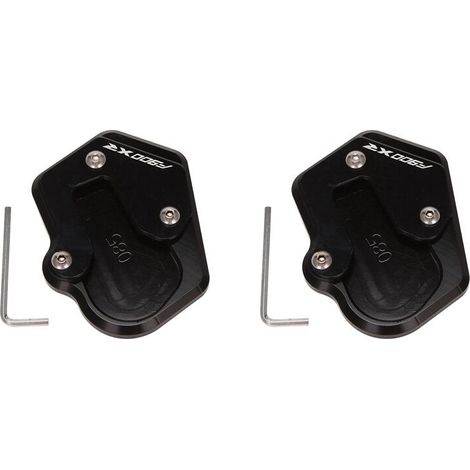 Due estensioni poggiapiedi per il cavalletto laterale di una motocicletta F900XR del 2020 (nere) (1/3)