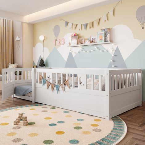 Lit enfant 90/190 cm blanc en pin avec barrières de sécurité et décor lune étoiles (1/5)