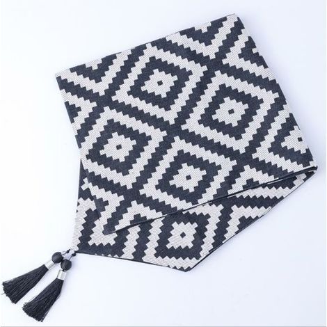 Textiles para el hogar, decoración, artículos decorativos, banderín de mesa con estampado jacquard geométrico de algodón y lino blanco y negro (32 x 220 cm, figura grande en el reverso). (1/5)