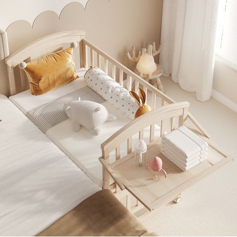 Cuna convertible para bebé de madera con cambiador, ruedas con freno y función colecho, ampliable hasta 162 cm, color madera clara – CHICFURN para dormitorio infantil (1/5)