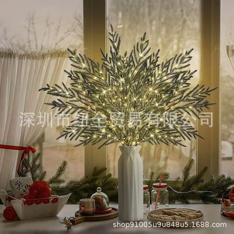 Branches de pin de Norfolk illuminées pour Noël, guirlandes lumineuses artificielles - Décoration intérieure et extérieure (1/3)