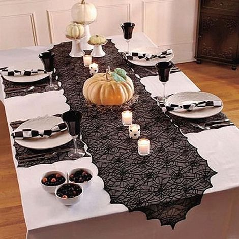 Décoration d'Halloween : nappe noire en dentelle, toile d'araignée, squelette et crâne (KLB) (1/4)