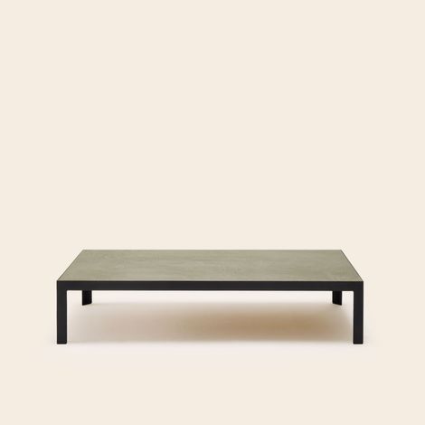 Table basse en Plateau en enduit effet béton et piètement métal noir ORELIA