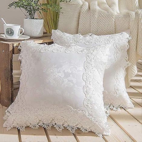 Housses de coussin décoratives vintage en dentelle, carrées (45 x 45 cm), lot de 2, blanches, pour canapé, fauteuil ou maison de campagne. (1/2)