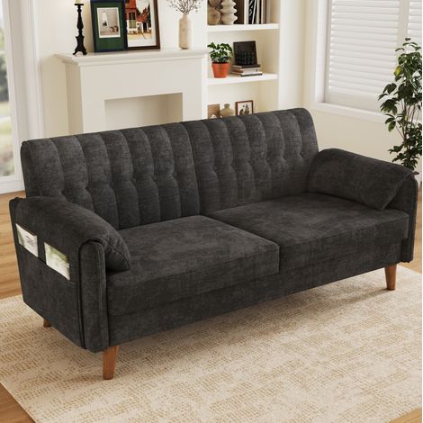 Canapé 2 places compact en tissu gris foncé pour petit salon, dossier capitonné, coussins d’accoudoir et poches latérales, structure bois et fer, CHICFURN (1/5)