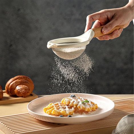 Colador fino pequeño con mango de madera: ideal para cocinar, hornear y colar té, café y zumos. (1/4)