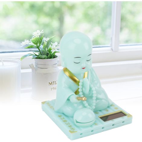 Figura de Buda Solar Asintiendo – Estatua de monje mediana para decoración de coche y hogar – Ecológica y duradera (1/5)