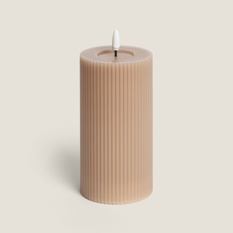 Vela LED Decorativa de Cera Acanalada Silara Beige ↑18 cm (1/5)