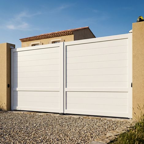 Portail double battant motorisé plein (Blanc RAL 9010 - L 4000 x H 1757 mm)