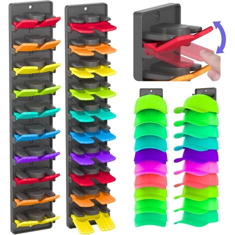 Porta-tappi multicolore in due pezzi con clip a molla integrate - forniti con nastro biadesivo e vite di espansione. Il porta-tappi (1/2)