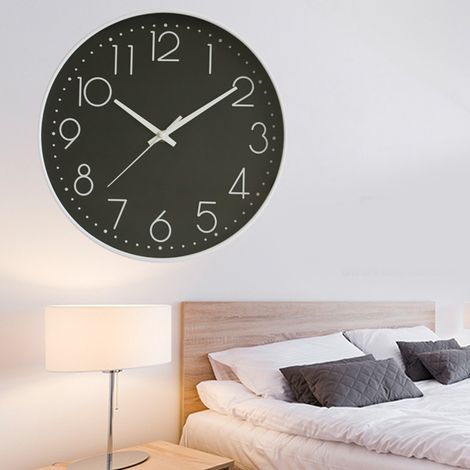 Horloge murale silencieuse de 20 cm (8 pouces), sans tic-tac, décorative et facile à lire, ronde, pour le salon, cadre blanc, fond noir, inscription blanche. (1/5)