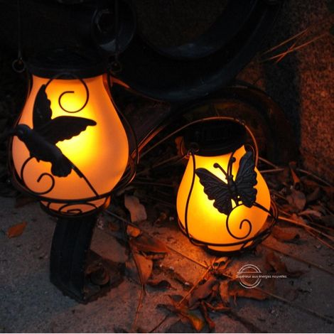 Lanterne solaire en fer forgé et verre dépoli, décoration extérieure avec papillon libellule colibri, lampe LED étanche pour jardin terrasse et balcon, lumière chaude (1/4)