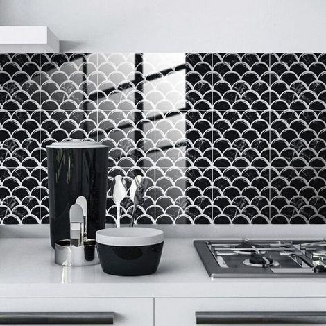 Lot de 25 autocollants 3D pour carrelage de cuisine et de salle de bain - Écailles de poisson noires et blanches - Imperméables - Résistants à l'huile - Autocollants muraux Blacksplash (1/3)