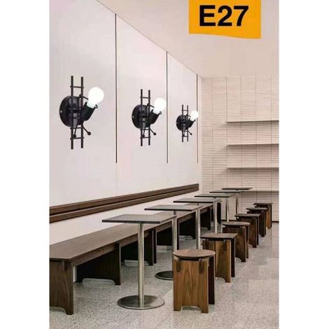 Trade Shop - DEKORATIVE WANDLAMPE IN FORM EINES KLEINEN MÄNNCHENS AUF EINER LEITER AUS METALL MIT E27-ANSCHLUSS AQ49 -      Schwarz (1/5)