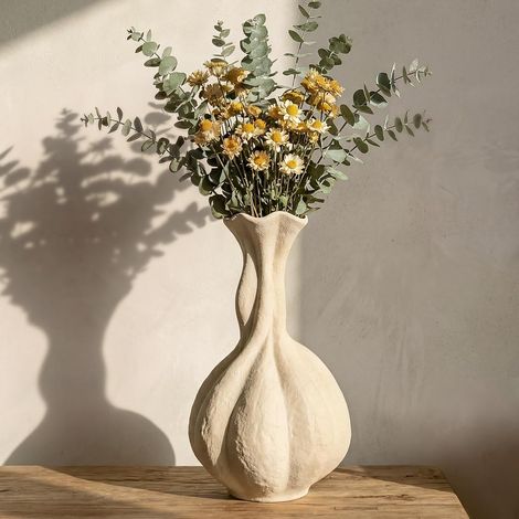 25 cm (10 Zoll) große Keramikvase mit Pampasgras-Imitat, ideal für die Inneneinrichtung. Moderne Keramikvase fürs Wohnzimmer. (1/4)